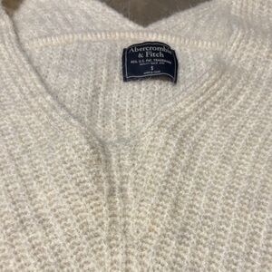 Abercrombie & FitchOff-White V-Neck Knit Sweater